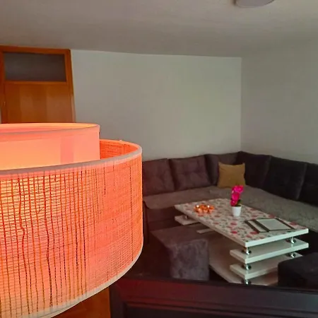 Your Cozy Corner With Sarajevo View, Parking Included شقة