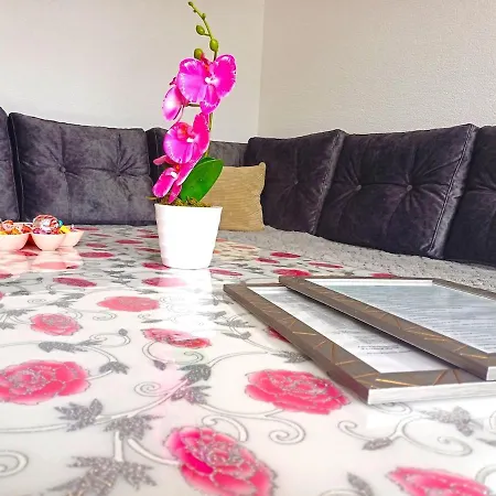 Your Cozy Corner With Sarajevo View, Parking Included شقة